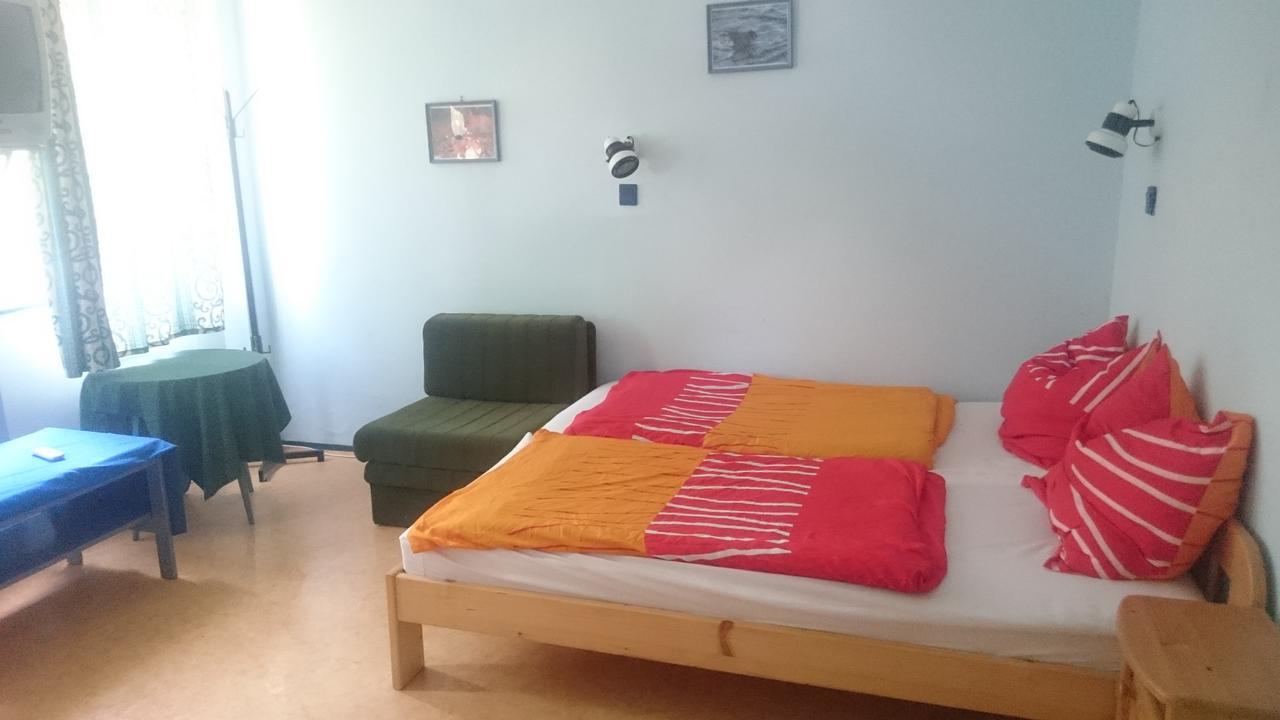 Piccolo Panzio Bed & Breakfast Balatonfenyves Exterior photo